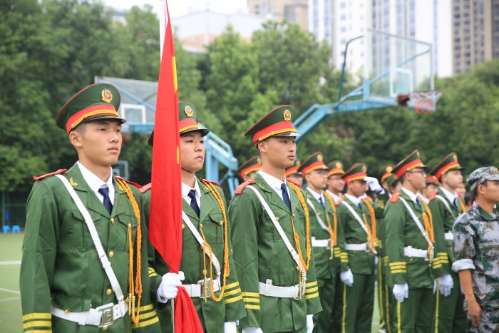 巴川中学【官网】风雨中展飒爽英姿,困难里显坚韧不拔